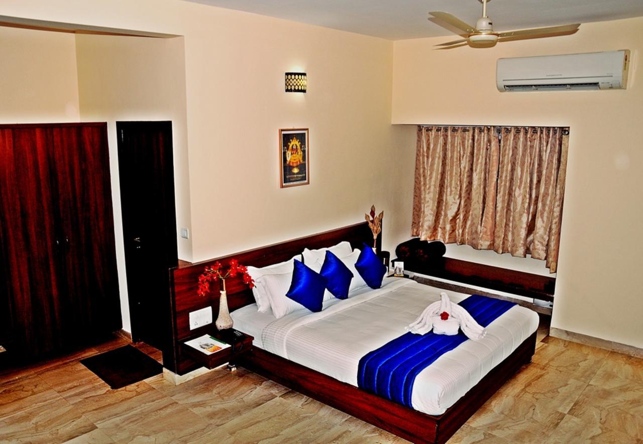 Hotel Mookambika Palace Kollur Exterior foto